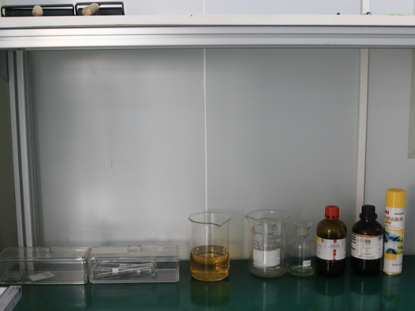 欧宝体育不干胶标签的耐油耐酸碱测试